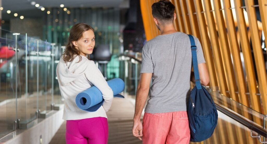 Two people are going to the gym